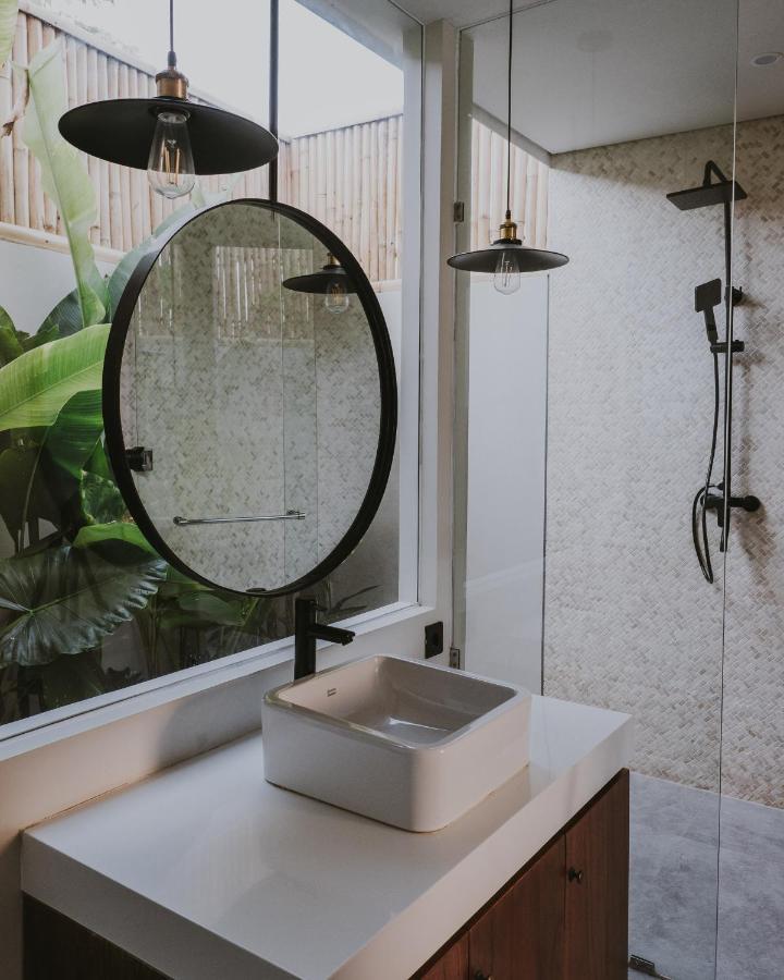 New 4 Bedroom 5 Min Walk To Berawa Beach Enclosed Livng Canggu  Exterior photo